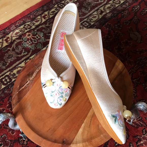 FU TAI XIN Champagne Pastels Floral Silken Embroidered Slip-Ons Chinese 240 US 7 - Picture 4 of 16